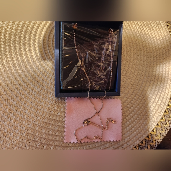 NWOT Pearl Pendant and Earring Set - Picture 7 of 7